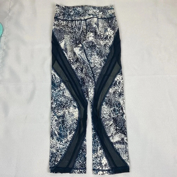 Lululemon Size 4 Never Still Crop 21" Wildwood‎ White Multi / Nocturnal Teal - Picture 7 of 14